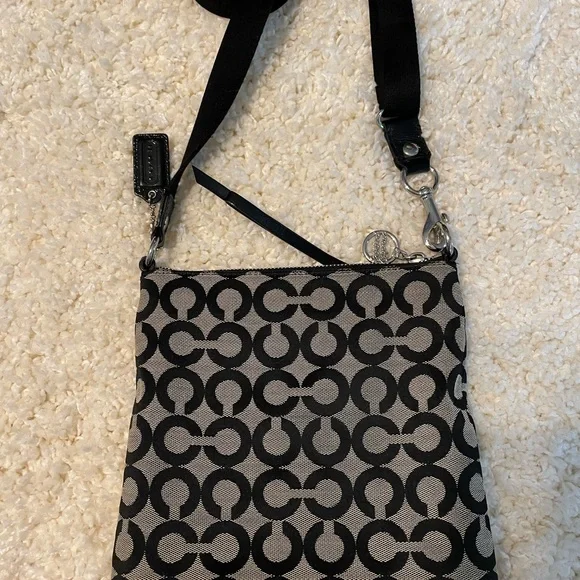 Coach Poppy Swingpack Black Gray Crossbody Adjust Strap Zipper Bag Purse op art - Picture 8 of 11